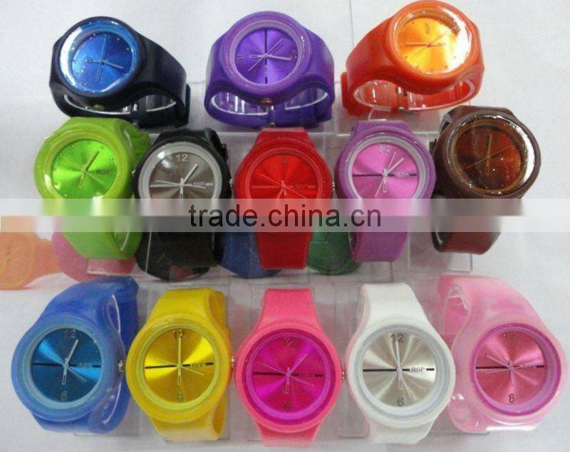 Brand new odm fashion jelly silicone watch of high-quality in round shape