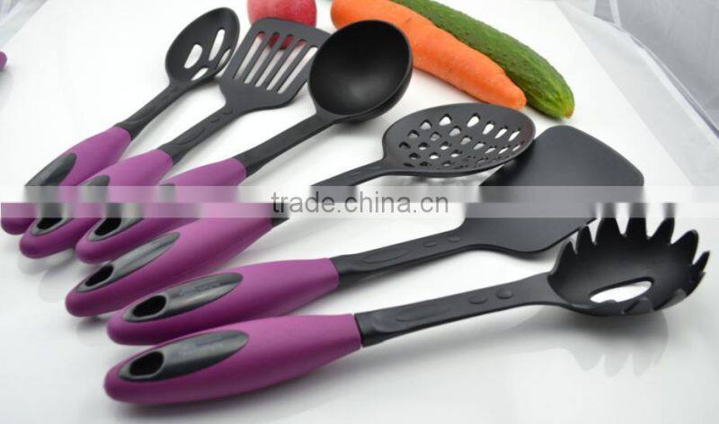 Elevated Nylon Kitchen Utensil Set
