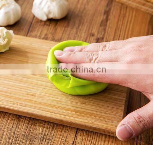 cy287 new creative Silicone Garlic Peeler Kitchen Gadget Roller Tool Kitchen Accessory Tool