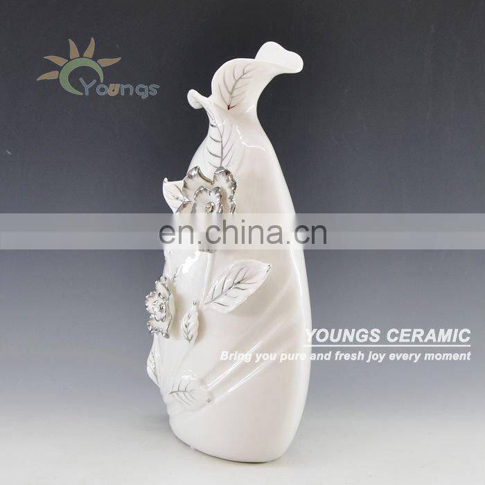Beautiful Shape Ceramic White Flower Vase Craft