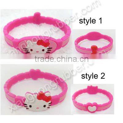 lovely silicone wristband with cartoon pendants