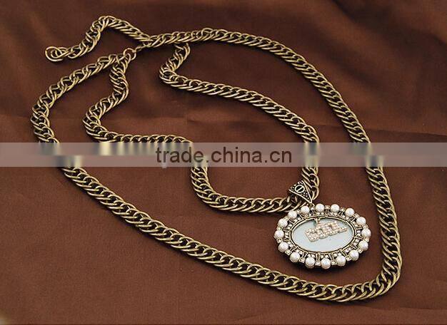 China Latest fashion Simple Resin and Crystal Alloy Double layered Chain Oval Pendnat Necklace in Stock