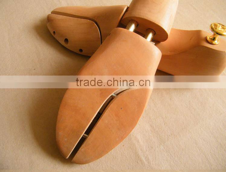 adjustable wooden shoe stretcher/cedar shoe tree