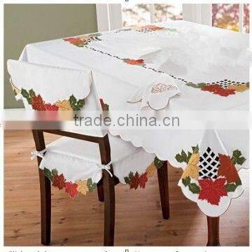 cheap 100% polyester custom Embroidery pattern dining Table cover