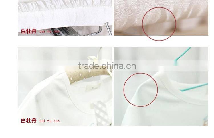 Hotel usage satin clothes hanger with linen