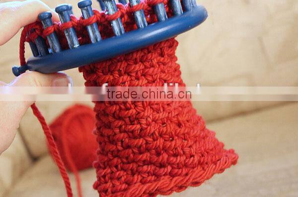 Plastic hand circular knitting machine/knitting loom