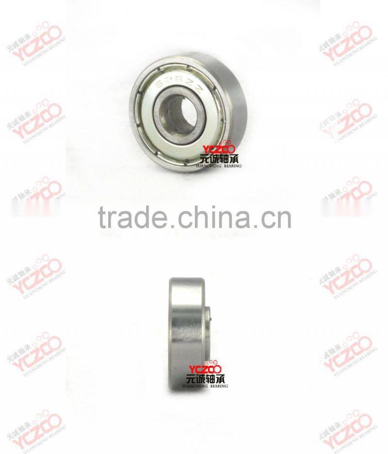 Shower room door using thin bearing