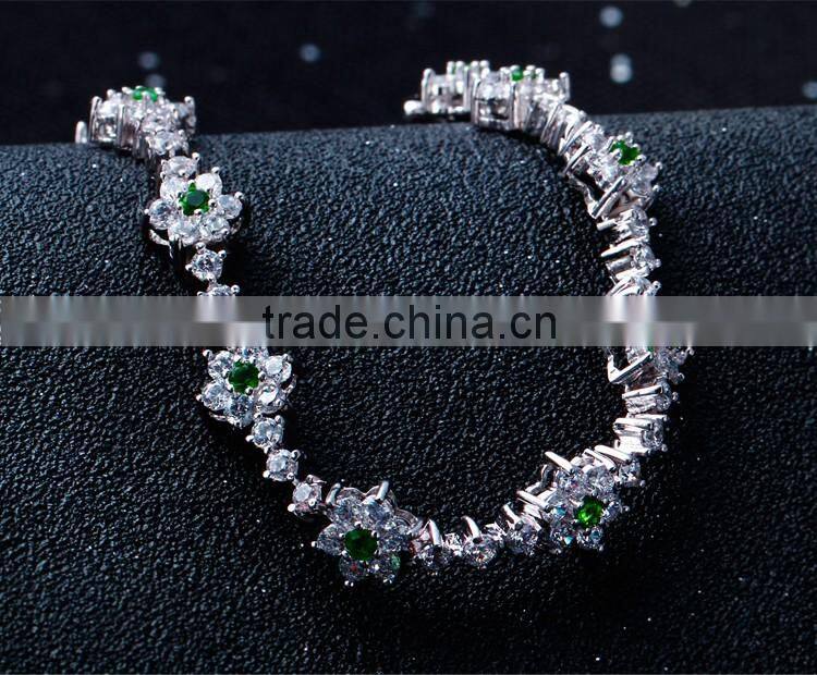 Nice Look Spring Summer 16/17 Flower Design Green Colored Stones Setting Women Bracelet