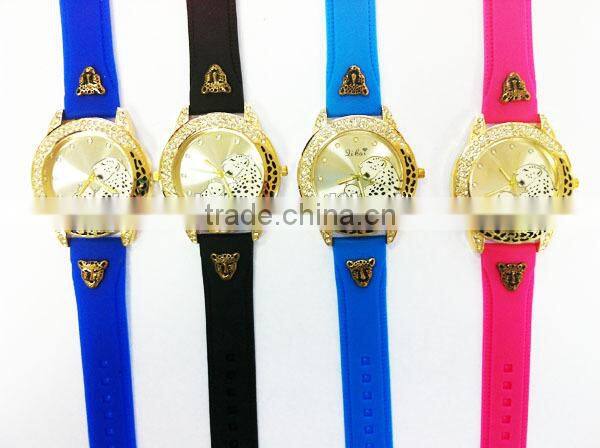 SWH 0651-3 China wholesalef genuine leather squre nail strap wrap ladies bracelet wrist watch