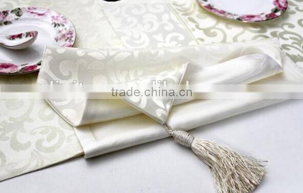 Polyester jacquard luxury table runner, wedding banquet table runner even table runner swirl design burgundy