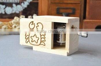 hot selling best price wood hand crank music box