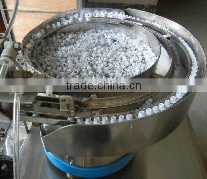 Automatic plastic items counting and packing machine