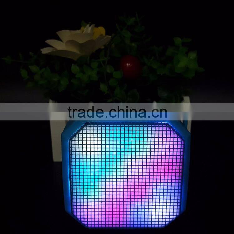 2016 new design led flashing light speaker with wireless bluetooth audio receiver 10000mah power bank
