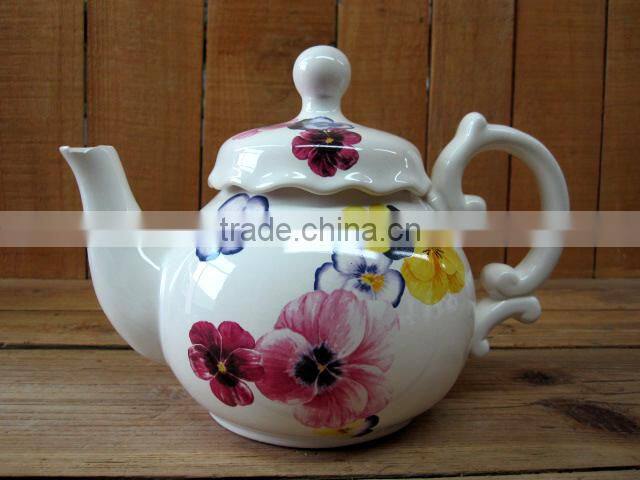 Elegant Ceramic tea pot with lid