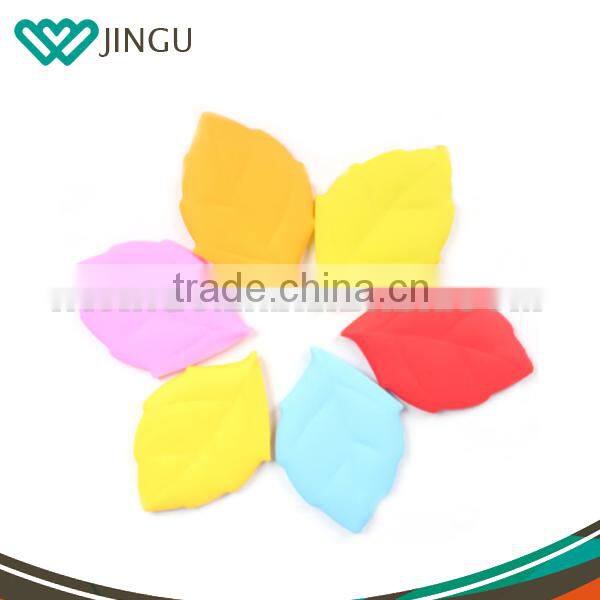 high quality Stocked Multifunction Leaves Shape collapsible Silicone Pocket Cup
