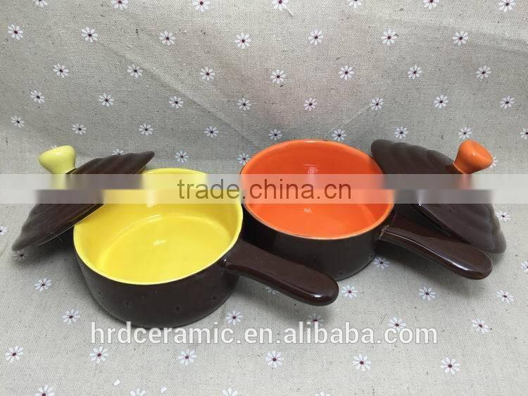Wholesale stocked Ceramic soup bowl with silicone lid and handle