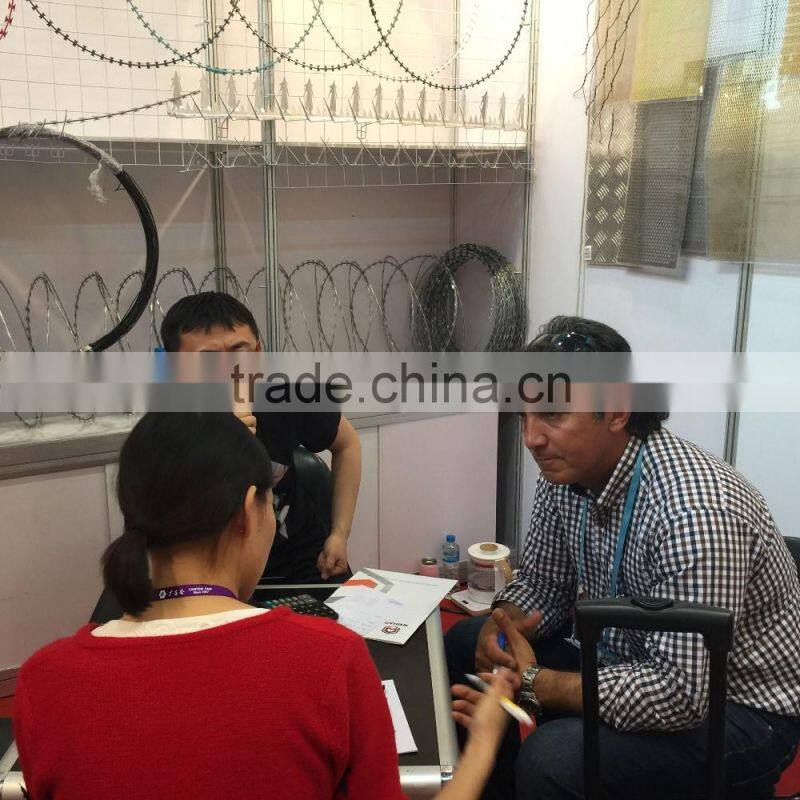 Barbed razor wire BTO-22 barbed tape concertina price