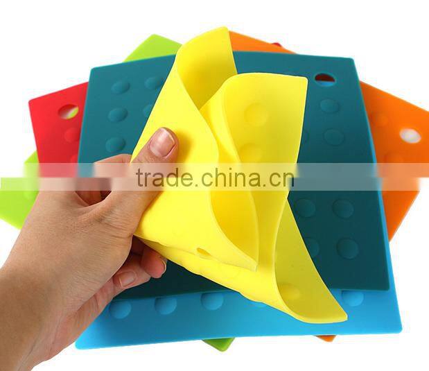 Hot sale FDA and LFGB food grade silicone table mat & silicone placemat