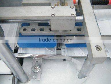 Auto feeding mask welding machine