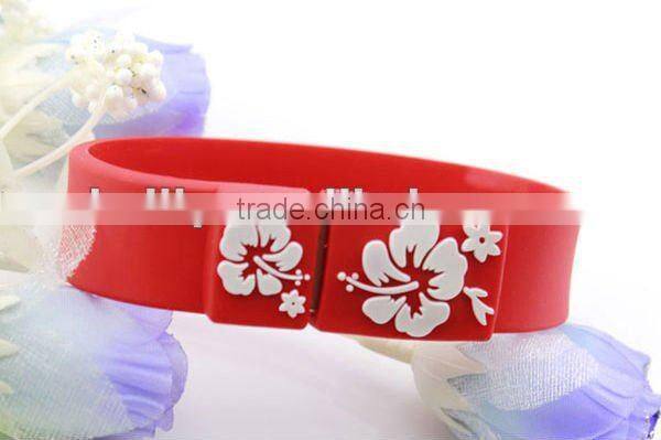 2013 the high quality and the newest bracelet design silicone USB flash driver