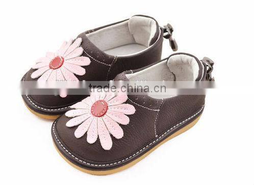 Fashion squeaky baby shoes for girls