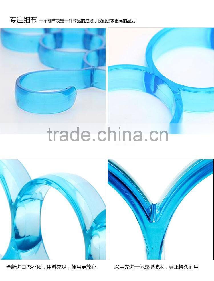 plastic cloth hanger