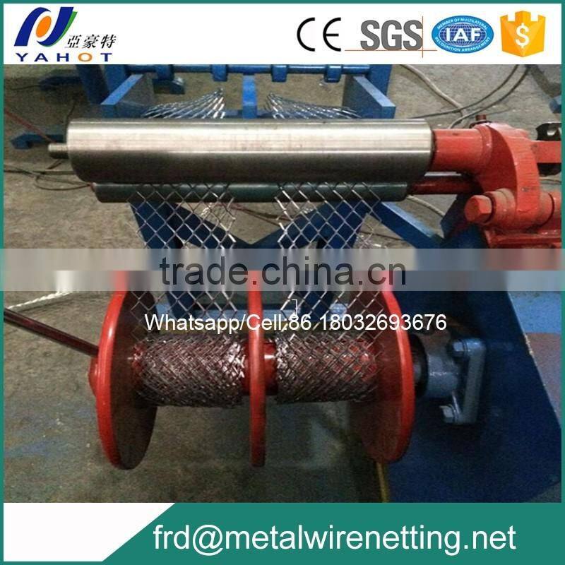 Brick coil mesh making machine