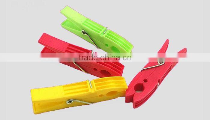 decorated racks of multifunctional colorful plastic clothes peg