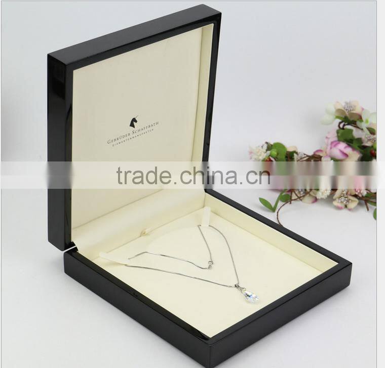 2016 Necklace Glossy Finish Wooden Box