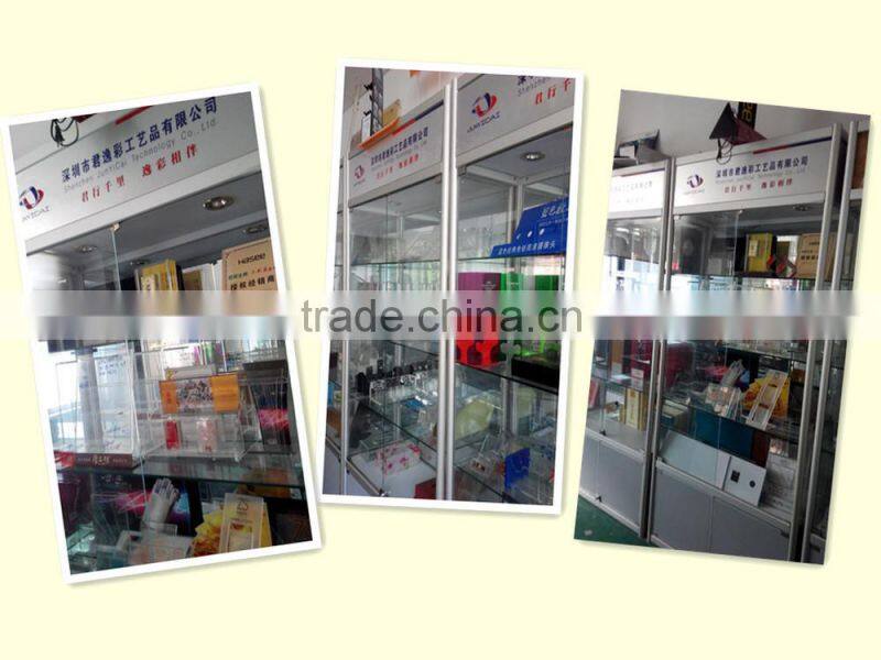 Beautiful acrylic wedding stands for cake