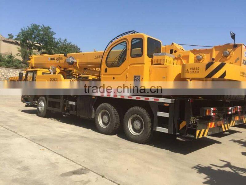 Truck Crane QY25K5-I with spacious cabin