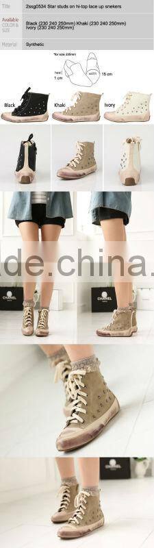 2ssg0534 Star studs on hi-top lace up snekers