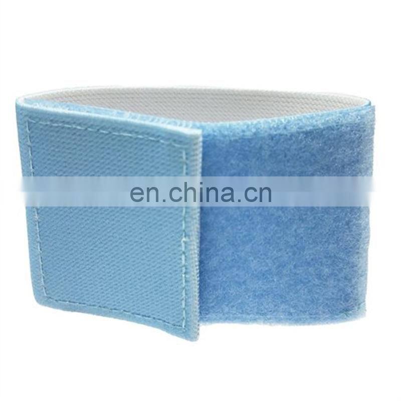 Adjustable reversible elastic soccer shin guard straps