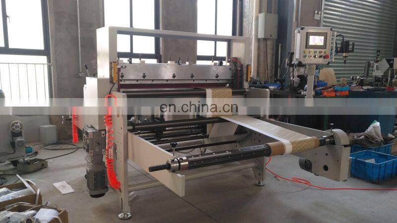 Roll to sheet cutting machine with kiss cutting