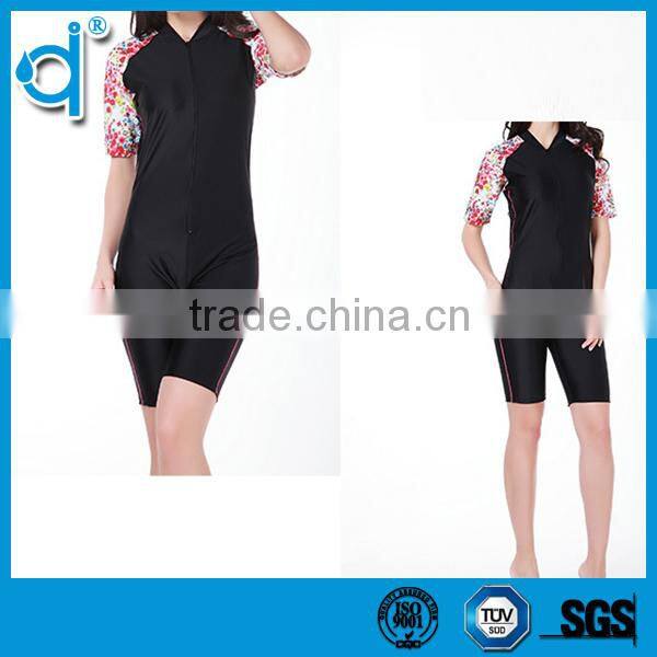 Windproof Close-fitting Black and Flower Printed Zipper Jumpsuits Neoprene Diving Suit