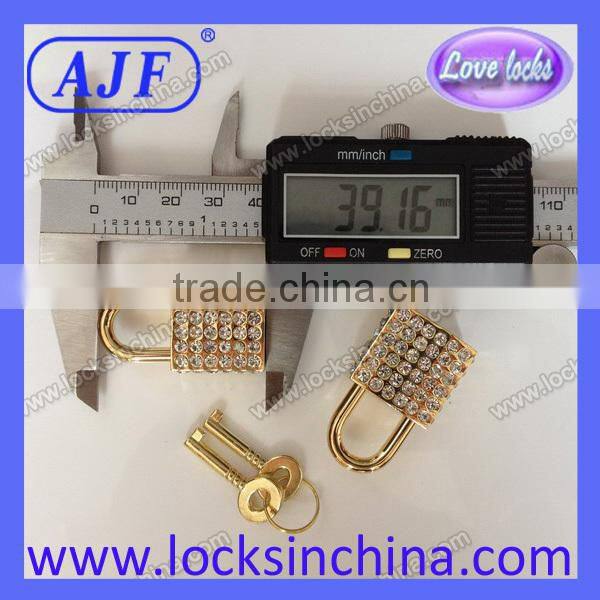 AJF 2015 decorative heart padlocks