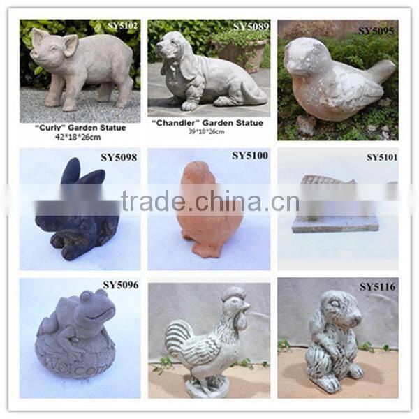 Cement garden frog aniaml statue