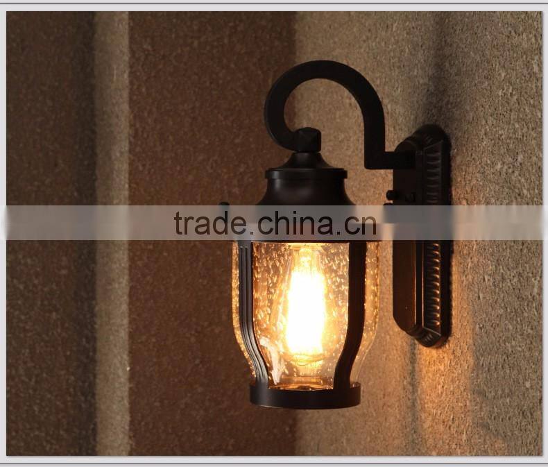 Outdoor Antique Lamp Post Garden Lamp Powered LED Lantern Hanging Outdoor Garden Coach Lantern Lamp