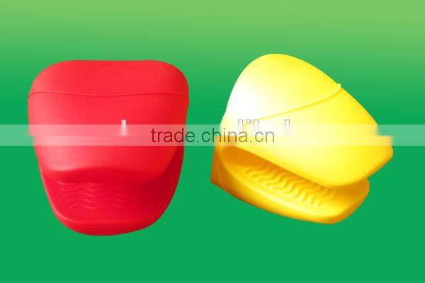 Food grade heat resistant silicone oven mitt