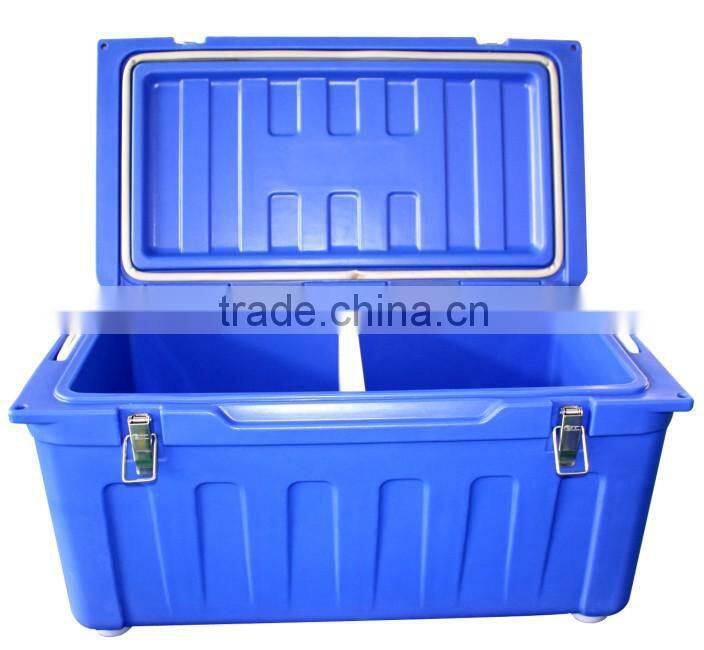 Rotomolded plastic box for cold, cool food