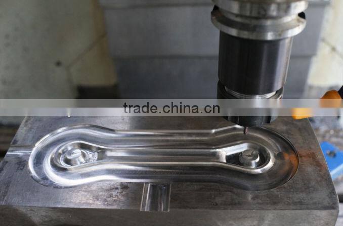 Flexible head combination ratchet wrench set in metal case