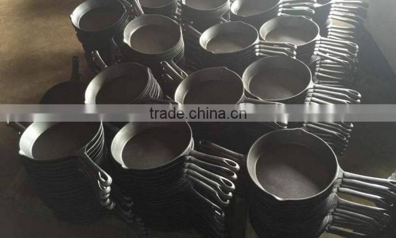 small round cast iron skillet with handle