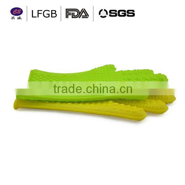 Hot sale ! factory price novel heat resistant silicone gloves for microwave