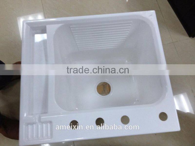 Plastic vacuum formed refrigerator liner