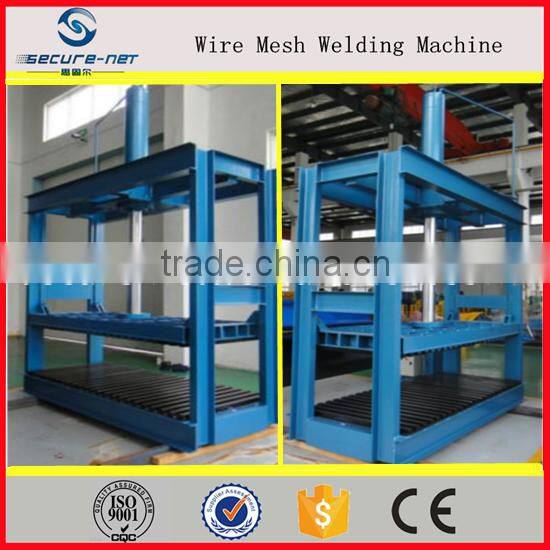 Hexagonal woven wire mesh machine