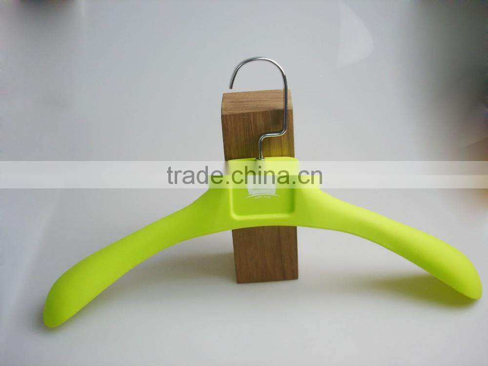 HA7000 differernt color plastic coat hanger women dress display hanger