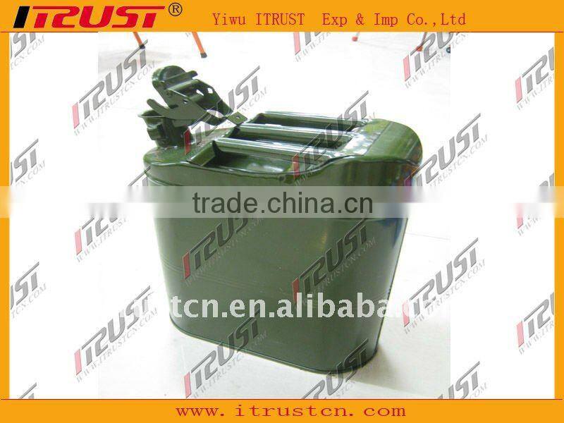 portable gasoline can