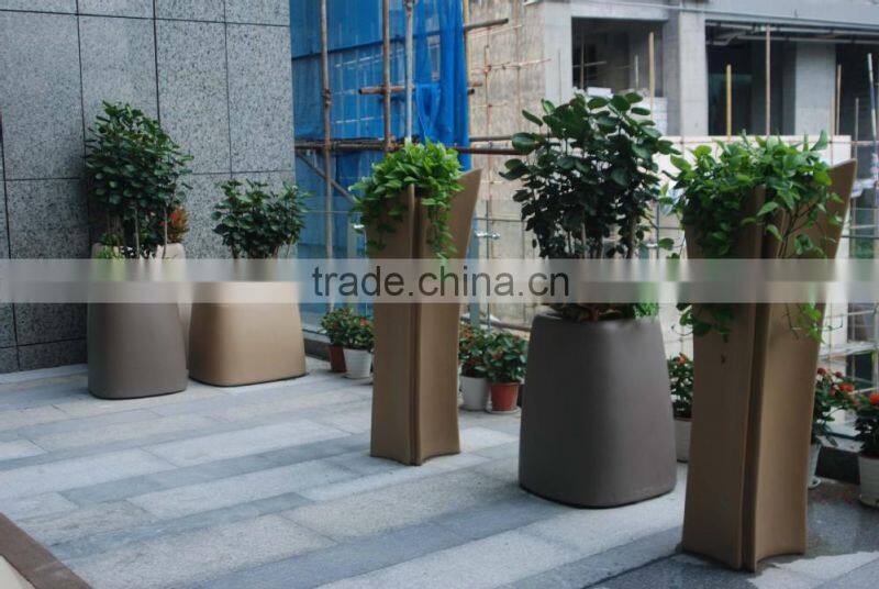 Simple and generous fiberglass flower pot