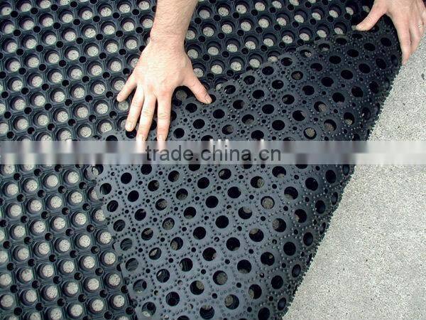 commercial quality anti fatigue anti slip rubber hollow mats for grass ground