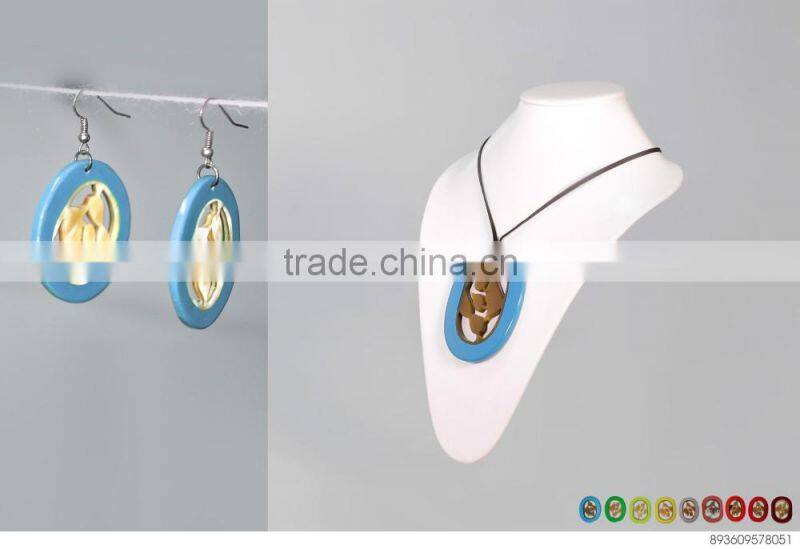 Set of necklace and earrings, made of natural horn and lacquer in Vietnam code: KS_VTC15